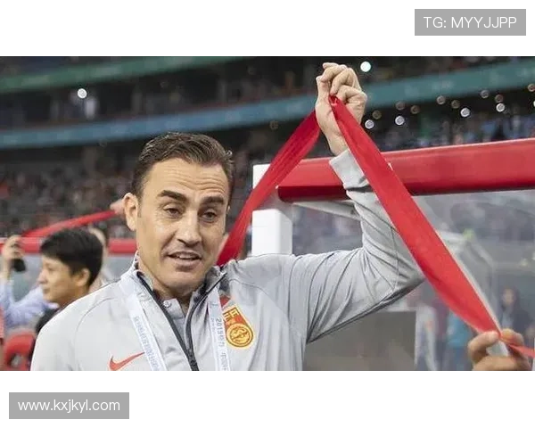 国际足坛名宿回国担任顾问引发球迷热议与期待